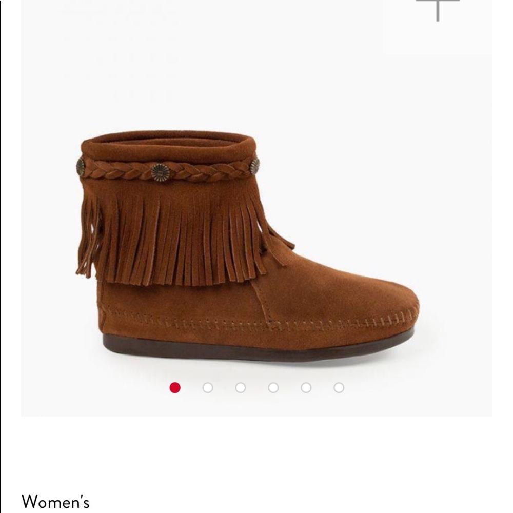 NWOT Minnetonka suede fringe moccasin bootie